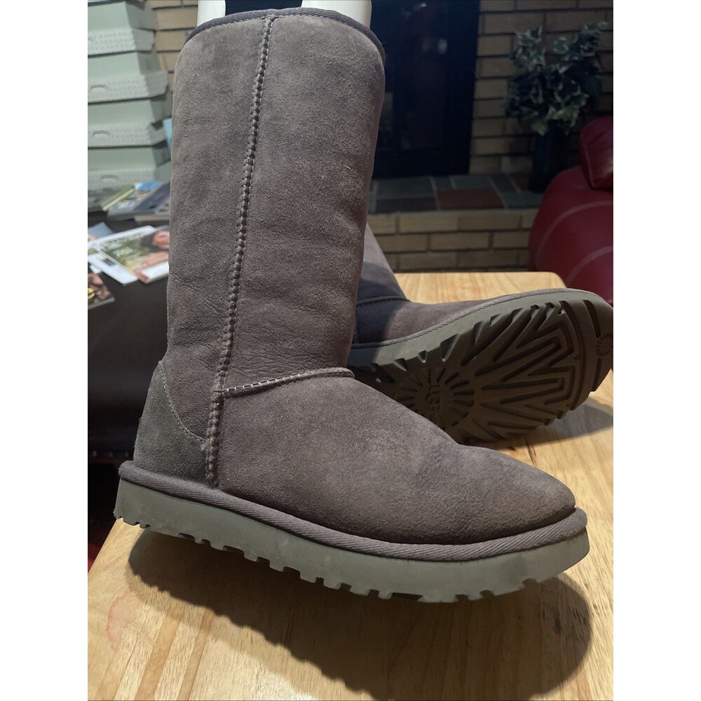 Ugg Australia 5815 Classic Tall Boots Sheepskin 6 USA 37 EUR Gray  Winter Suede